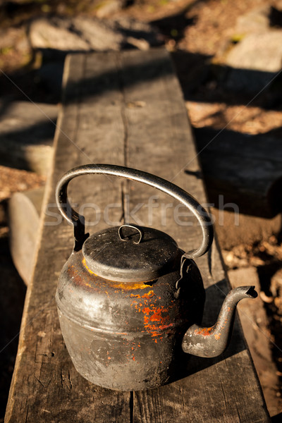 öreg bogrács fából készült pad kint napfény Stock fotó © Juhku