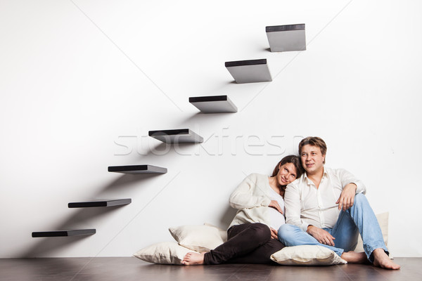 Pareja casa sesión escaleras embarazo mujer embarazada Foto stock © julenochek