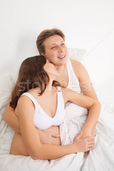 Boldog fiatal terhes nő férj ágy fehér Stock fotó © julenochek
