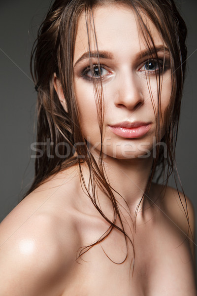 Frumos tineri model umed păr Imagine de stoc © julenochek