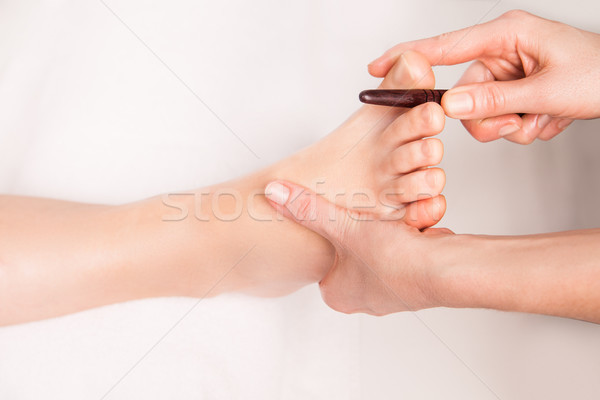 Masseur thai voet massage jonge vrouw meisje Stockfoto © julenochek