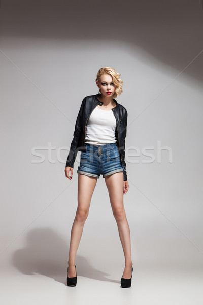 Portré szőke nő modell lezser ruházat fényes Stock fotó © julenochek