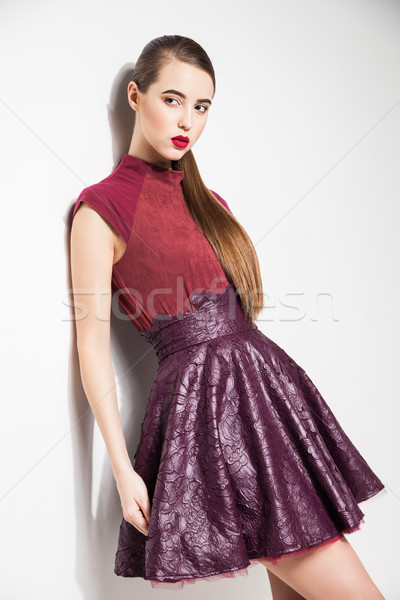 Modny brunetka czerwone usta portret elegancki długo Zdjęcia stock © julenochek