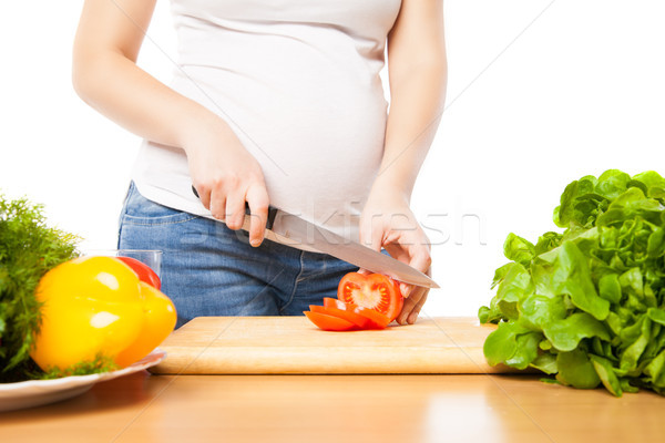 Nie do poznania kobieta cięcie pomidorów kobieta w ciąży pokładzie Zdjęcia stock © julenochek