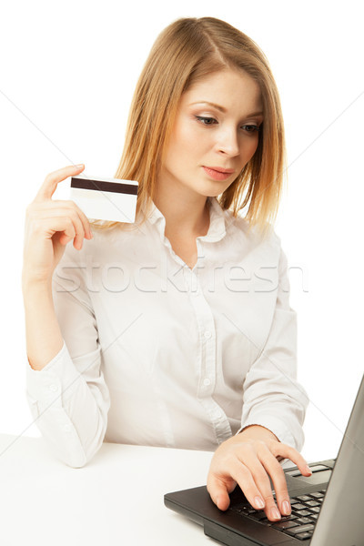 女實業家 筆記本電腦 信用卡 白 計算機 因特網 商業照片 © julenochek