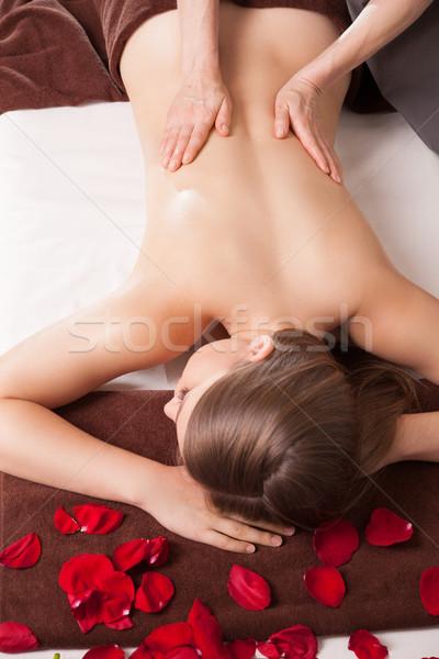 Massagista massagem mulher corpo estância termal salão Foto stock © julenochek