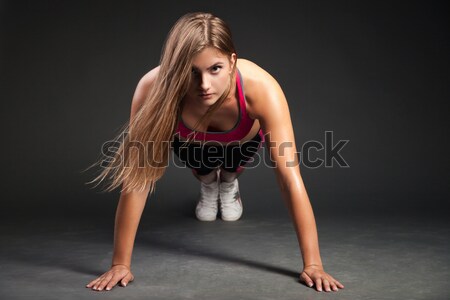 女子 俯臥撑 年輕的女孩 運動 手 商業照片 © julenochek