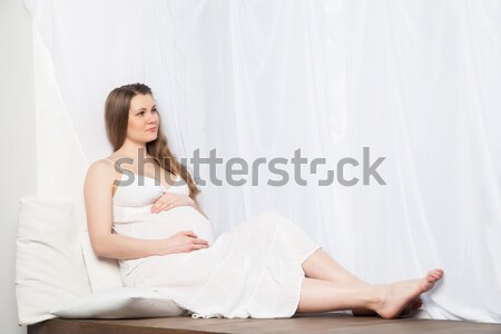 Belo mulher grávida vestido branco leitura livro janela Foto stock © julenochek