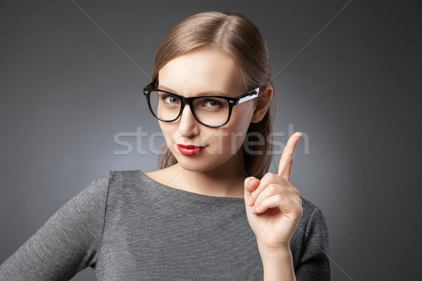 Gyönyörű nő mutat mutatóujj portré nő szemüveg Stock fotó © julenochek