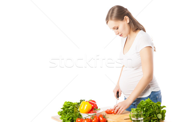 Widok z boku kobieta w ciąży gotowania Sałatka piękna cięcie Zdjęcia stock © julenochek