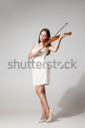 Foto d'archivio: Bella · giocare · violino · bianco · musica