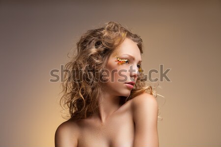 Szőke nő modell citromsárga dekoratív szempilla gyönyörű Stock fotó © julenochek