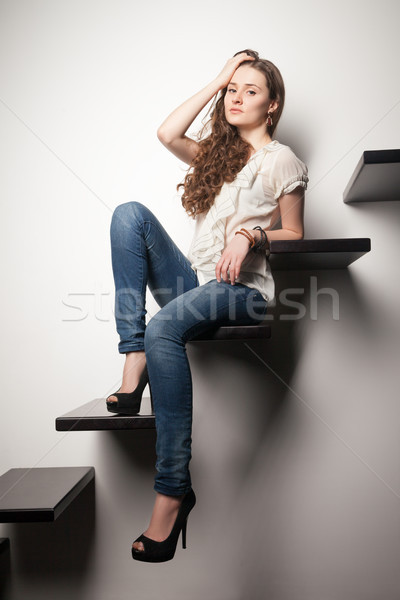 портрет брюнетка сидят шаги стены красивой Сток-фото © julenochek