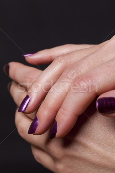 Foto stock: Feminino · mãos · preto · decorado · roxo