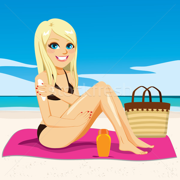 пляж солнечные ванны блондинка красивой молодые счастливым Сток-фото © Kakigori
