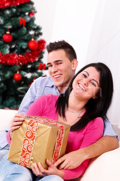 Heureux Noël couple cadeau arbre de noël [[stock_photo]] © kalozzolak