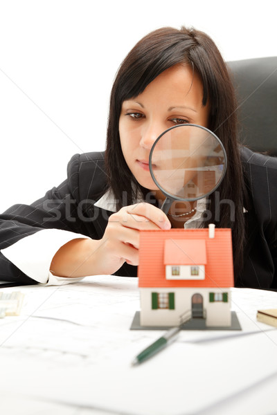 Domu inspekcja atrakcyjny młodych business woman lupą Zdjęcia stock © kalozzolak