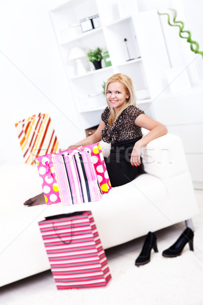 [[stock_photo]]: Femme · Shopping · jolie · femme · sacs · canapé · maison