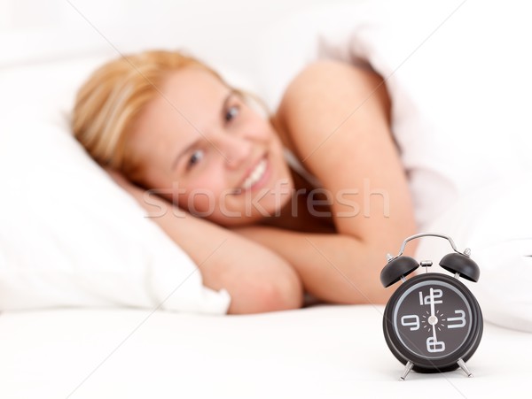 Buna dimineata ceas desteptator femeie fată ceas Imagine de stoc © kalozzolak