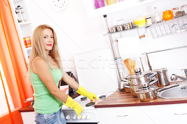 Limpieza horno hermosa cocina Foto stock © kalozzolak