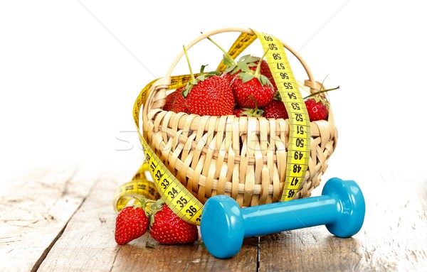 Fitness Früchte legen voll Erdbeeren Maßband Stock foto © kalozzolak