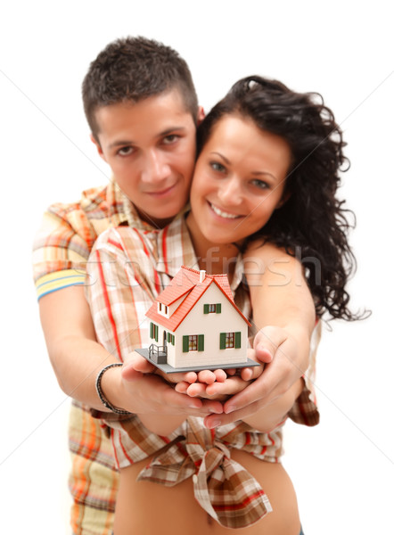 [[stock_photo]]: Heureux · couple · miniature · maison · offrant