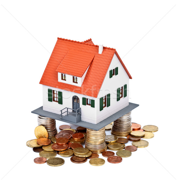 Sigur Imobiliare casă bani monede afaceri Imagine de stoc © kalozzolak