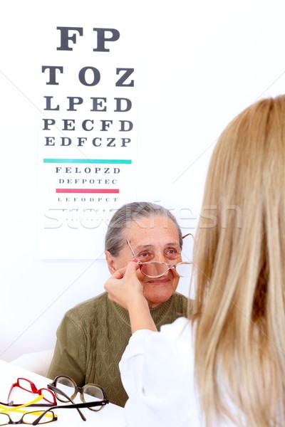 Kiezen bril opticien paar vrouw Stockfoto © kalozzolak