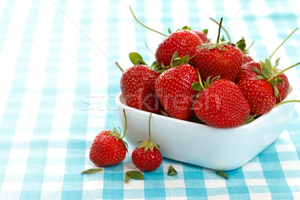 Bol fraises blanche fraîches feuille été [[stock_photo]] © kalozzolak