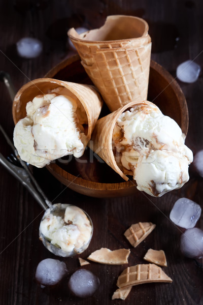 Sózott karamell fagylalt házi készítésű waffle háttér Stock fotó © Karaidel