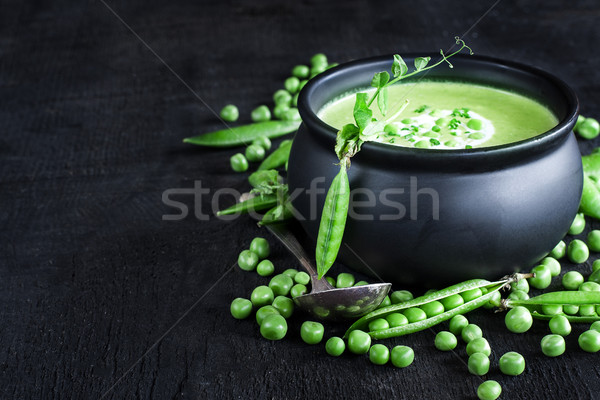 Zöld zöldborsó leves sötét fából készült alacsony Stock fotó © Karaidel