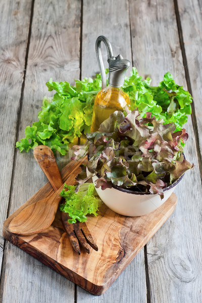 Groene salade sla olijfolie oude houten tafel Stockfoto © Karaidel