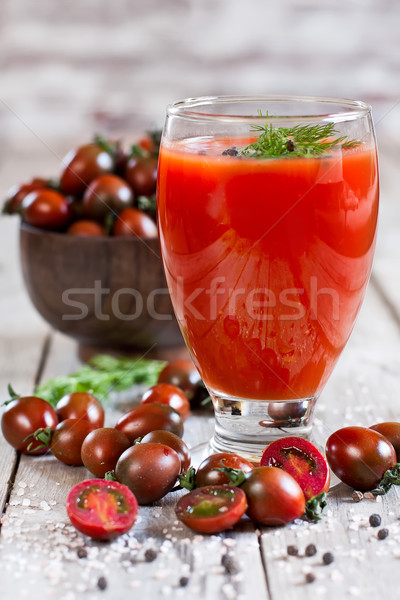 Jugo de tomate tomate cherry vidrio maduro cereza alimentos Foto stock © Karaidel