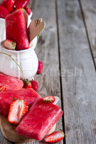 Erdbeere hausgemachte Eis frischen voll Beeren Stock foto © Karaidel
