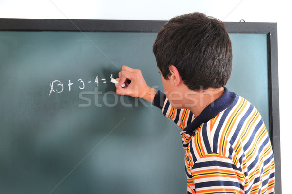 商业照片: 学生 · 课堂 · 写作 · 黑板 · 微笑 · 孩子