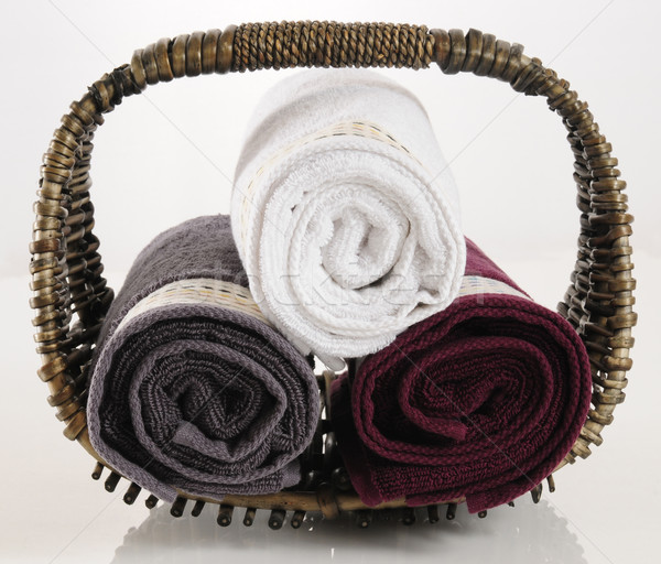 Kąpieli ręczniki puszysty koszyka chmury tle Zdjęcia stock © karammiri