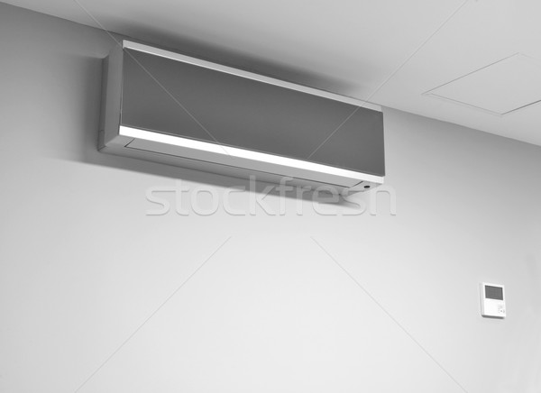 Powietrza warunek jednostka wiszący ściany świetle Zdjęcia stock © karammiri