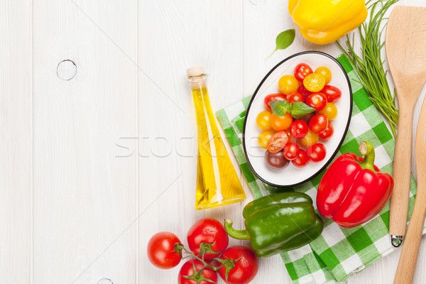 [[stock_photo]]: Fraîches · coloré · légumes · blanche · table · en · bois · haut