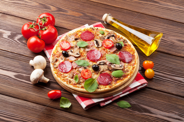 Włoski pizza pepperoni pomidory oliwek bazylia Zdjęcia stock © karandaev