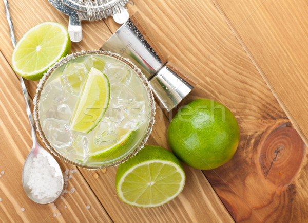 [[stock_photo]]: Classique · cocktail · salé · jante · table · en · bois · boire