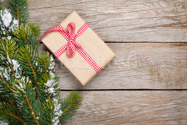 Karácsony fenyőfa hó ajándék doboz rusztikus fa deszka Stock fotó © karandaev