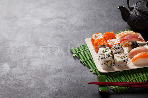 Conjunto sushi maki rolar chá verde pedra Foto stock © karandaev