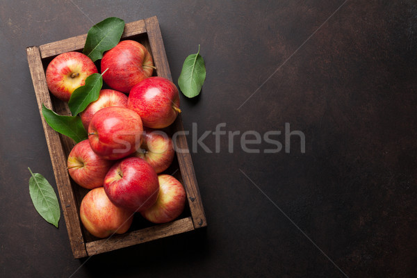 Stok fotoğraf: Kırmızı · elma · ahşap · kutu · olgun · üst