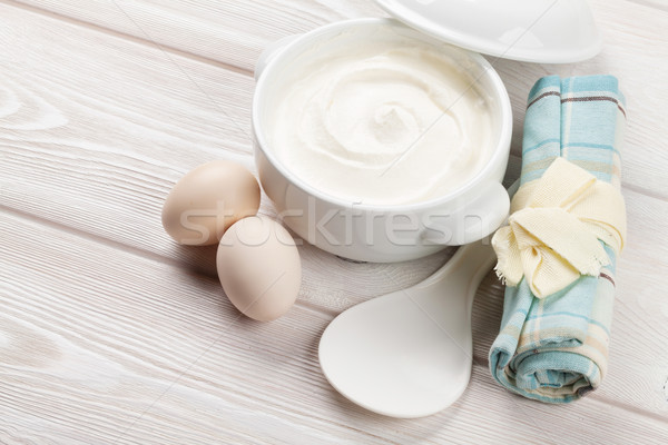 śmietana puchar jaj drewniany stół niebieski ser Zdjęcia stock © karandaev