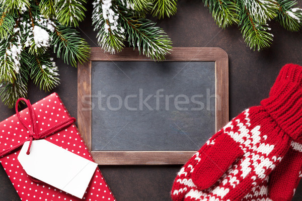 Karácsony fenyőfa ajándék ujjatlan kesztyűk tábla üdvözlet Stock fotó © karandaev