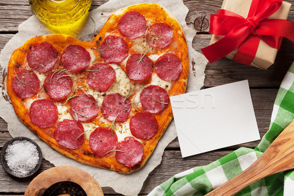 Stok fotoğraf: Kalp · pizza · pepperoni · mozzarella · sevgililer · günü