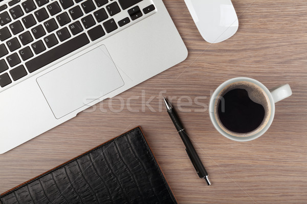 Foto stock: Bloc · de · notas · portátil · taza · de · café · mesa · de · madera · oficina