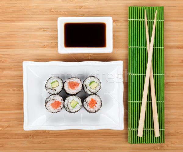 Foto stock: Sushi · conjunto · molho · de · soja · bambu · tabela