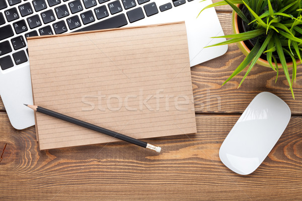 [[stock_photo]]: Table · ordinateur · fleur · haut