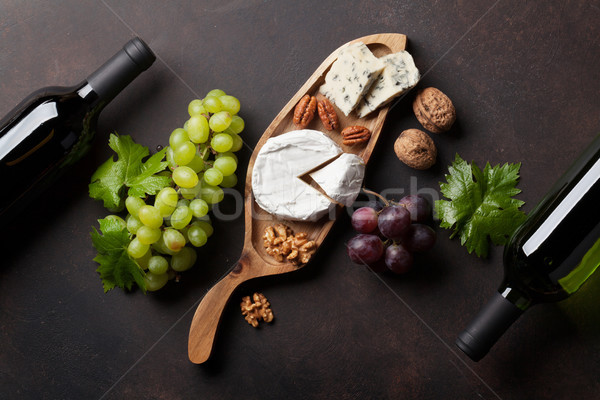 Wein Trauben Käse Nüsse top Ansicht Stock foto © karandaev